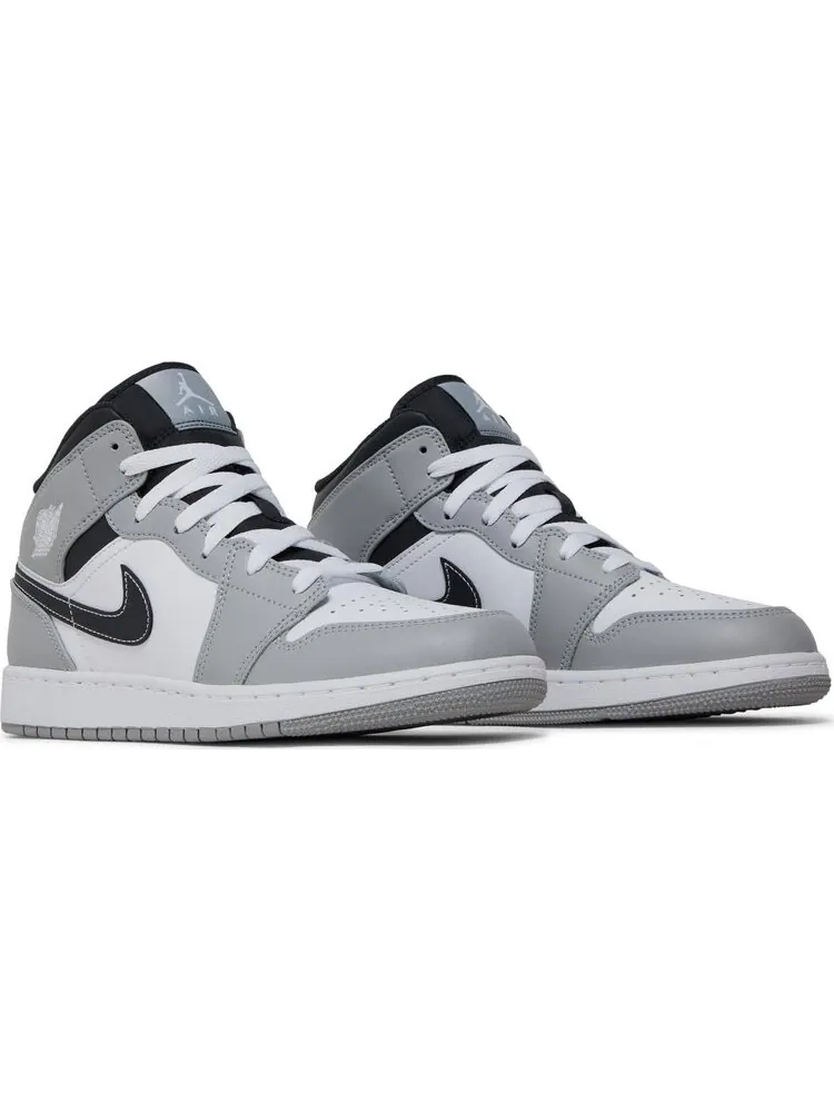 Кроссовки Air Jordan 1 Mid GS Light Smoke — изображение 8 из 8, черный серый