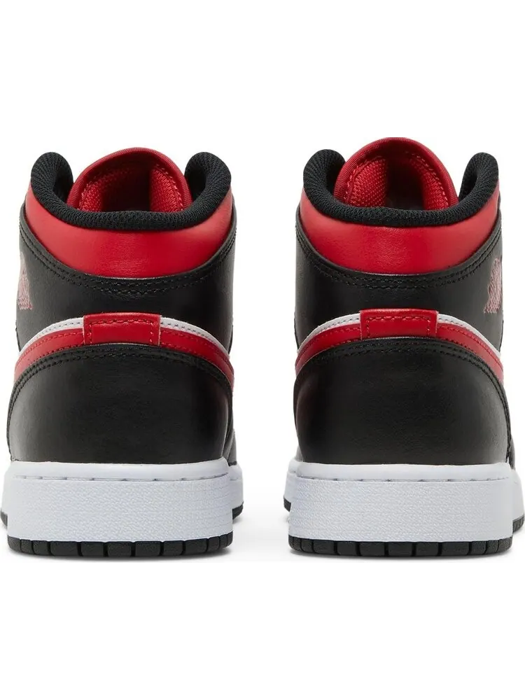 Кроссовки Air Jordan 1 Mid GS Black Fire Red — изображение 6 из 8, черный