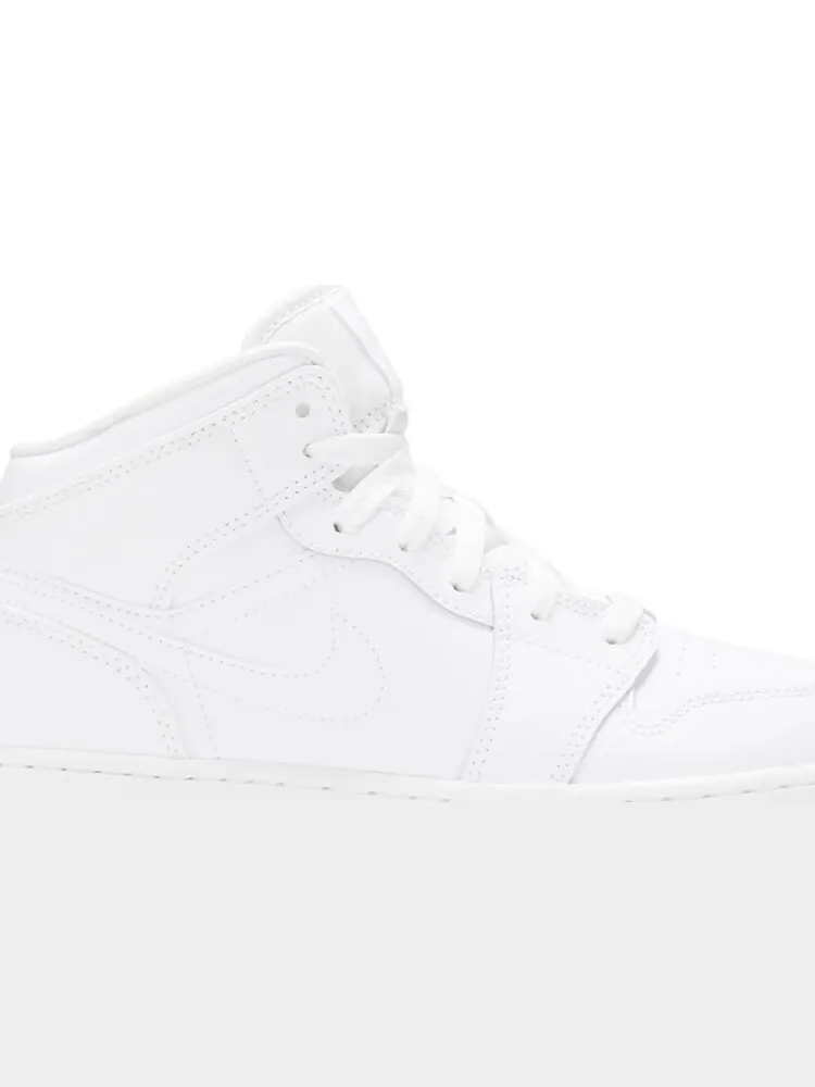 Кроссовки Air Jordan 1 Mid GS Triple — изображение 2 из 8, белый