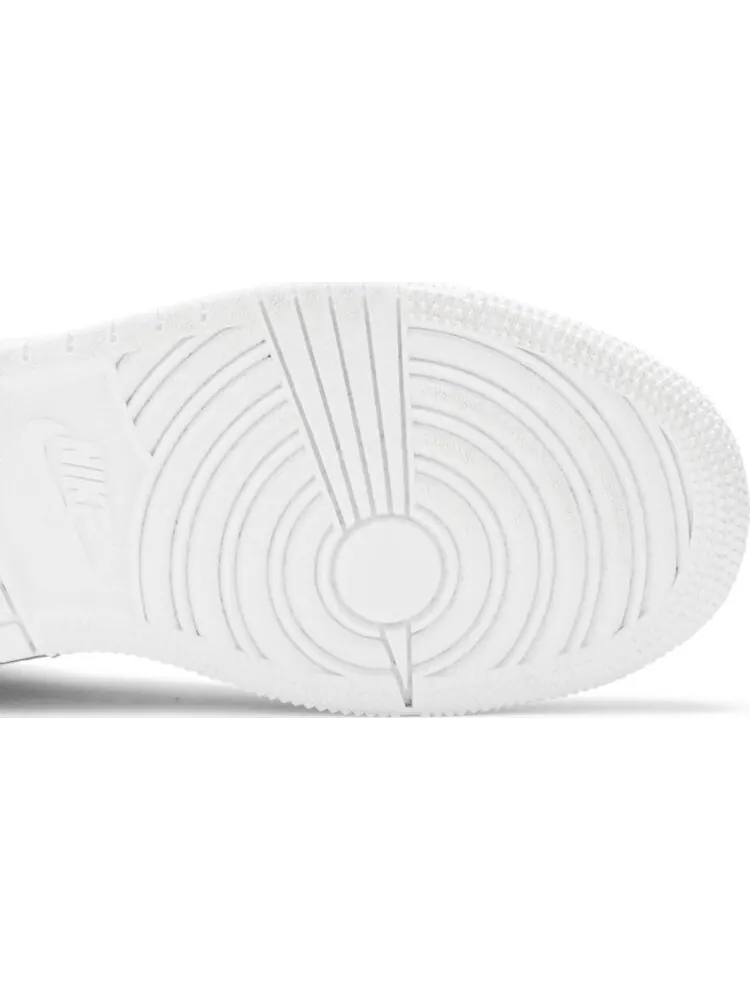 Кроссовки Air Jordan 1 Mid GS Triple — изображение 5 из 8, белый