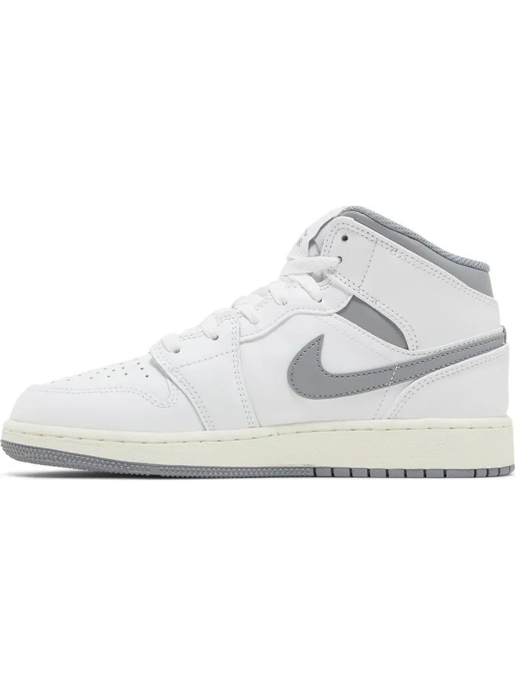 Кроссовки Air Jordan 1 Mid GS Neutral Grey — изображение 3 из 8, белый