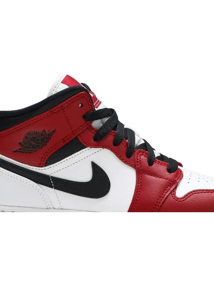 Кроссовки Air Jordan 1 Mid GS Chicago — изображение 2 из 8, красный
