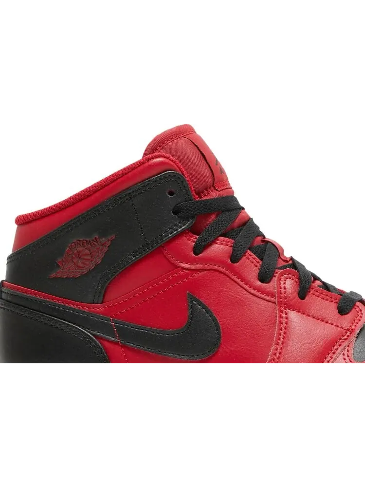 Кроссовки Air Jordan 1 Mid GS Reverse Bred — изображение 2 из 8, красный