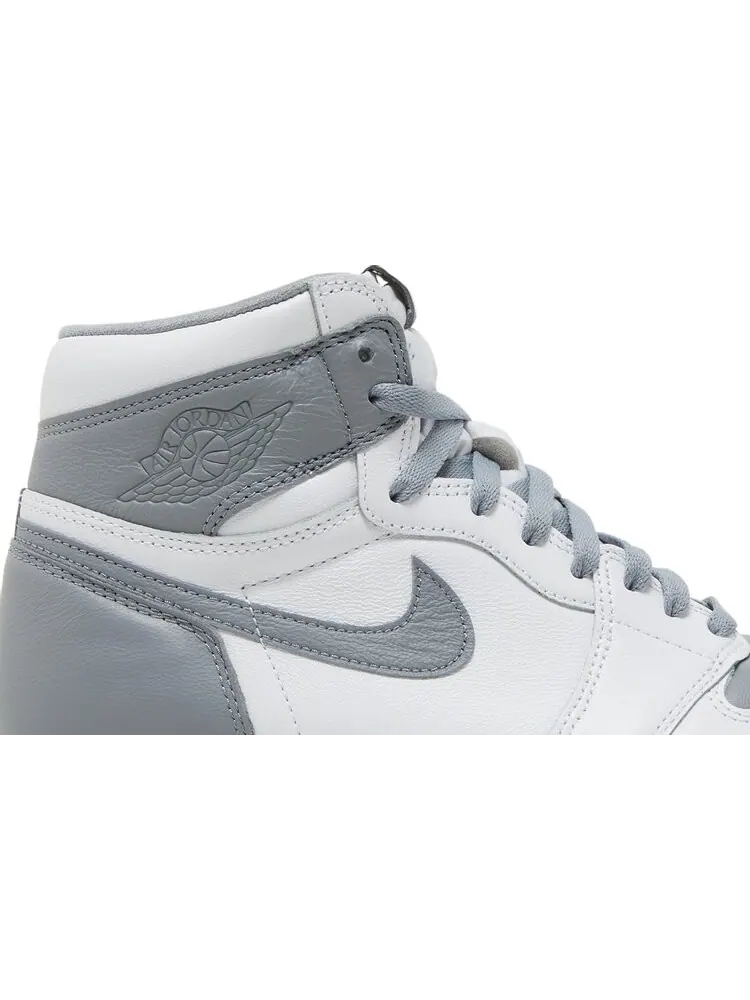 Кроссовки Air Jordan 1 Retro High OG Stealth — изображение 2 из 10, белый