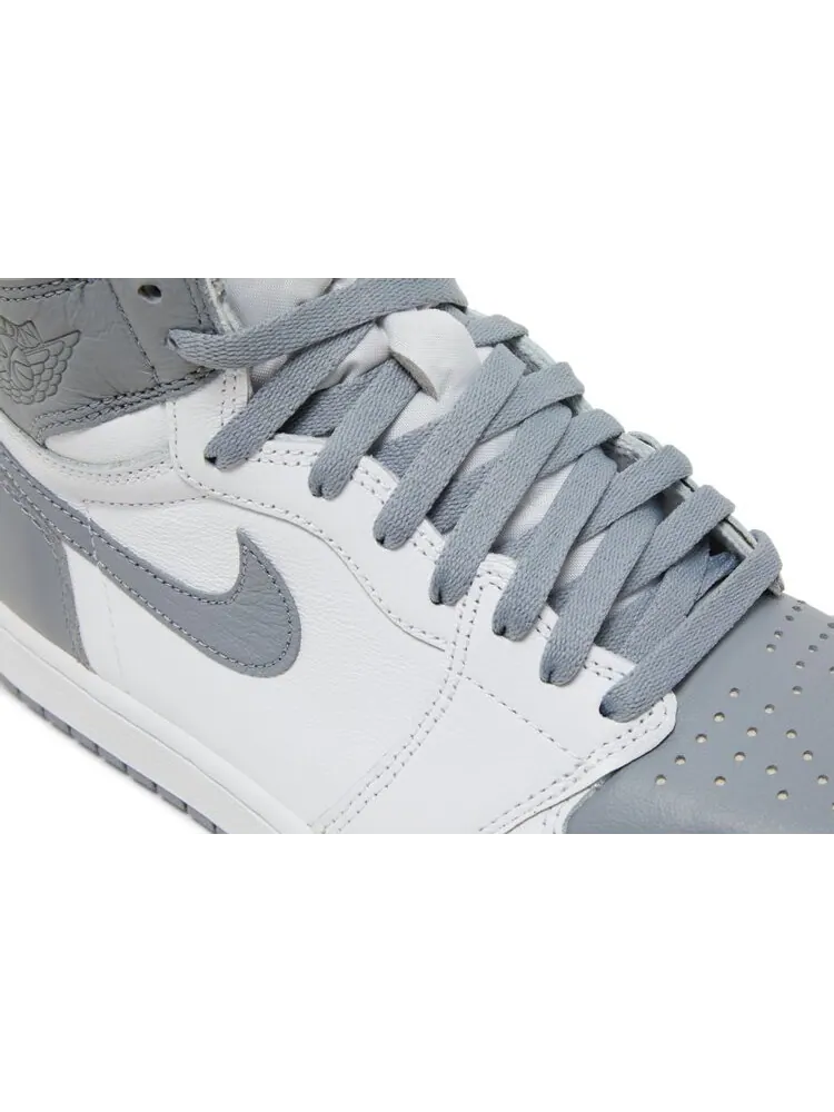 Кроссовки Air Jordan 1 Retro High OG Stealth — изображение 9 из 10, белый