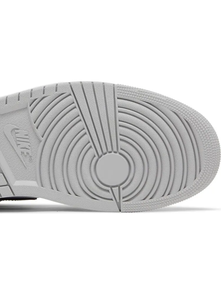 Кроссовки Air Jordan 1 Retro High OG Stage Haze — изображение 5 из 10, серый