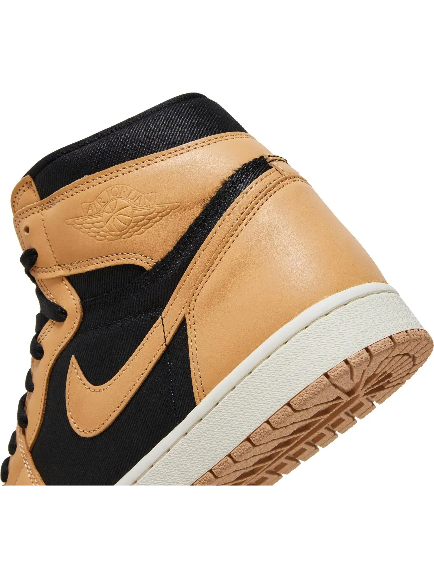 Кроссовки Nike Air Jordan 1 Retro High OG — изображение 7 из 7