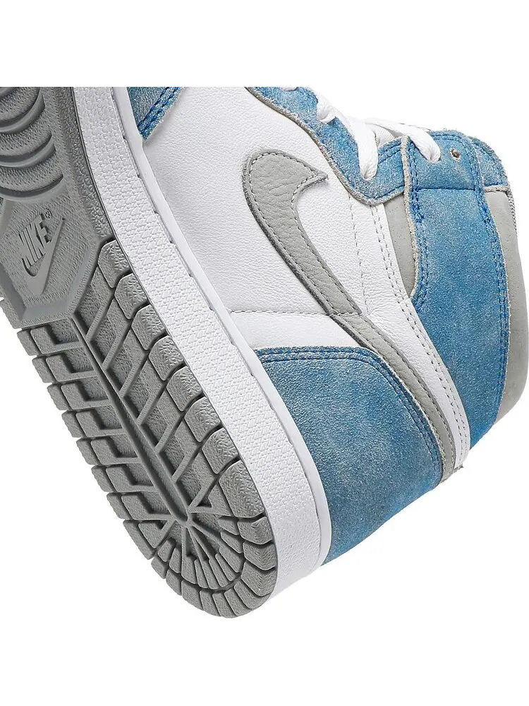 Кроссовки Air Jordan 1 Retro High OG Hyper Royal — изображение 10 из 10, светлый синий