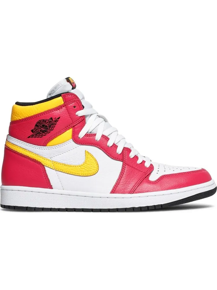 Кроссовки Air Jordan 1 Retro High OG Light Fusion Red — изображение 1 из 10, красный