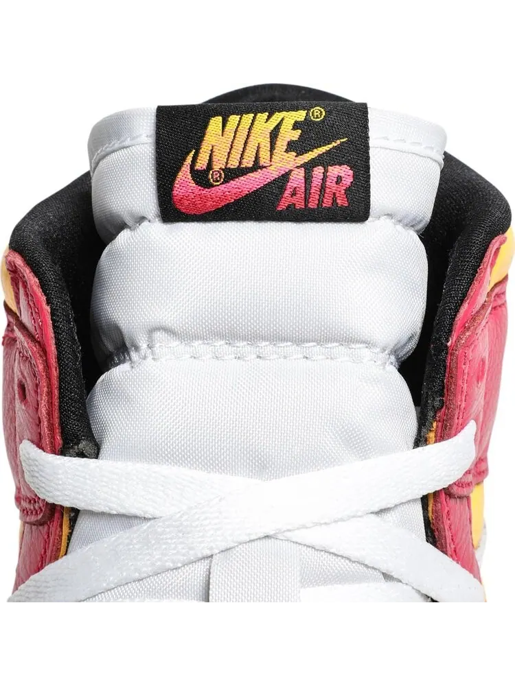 Кроссовки Air Jordan 1 Retro High OG Light Fusion Red — изображение 9 из 10, красный