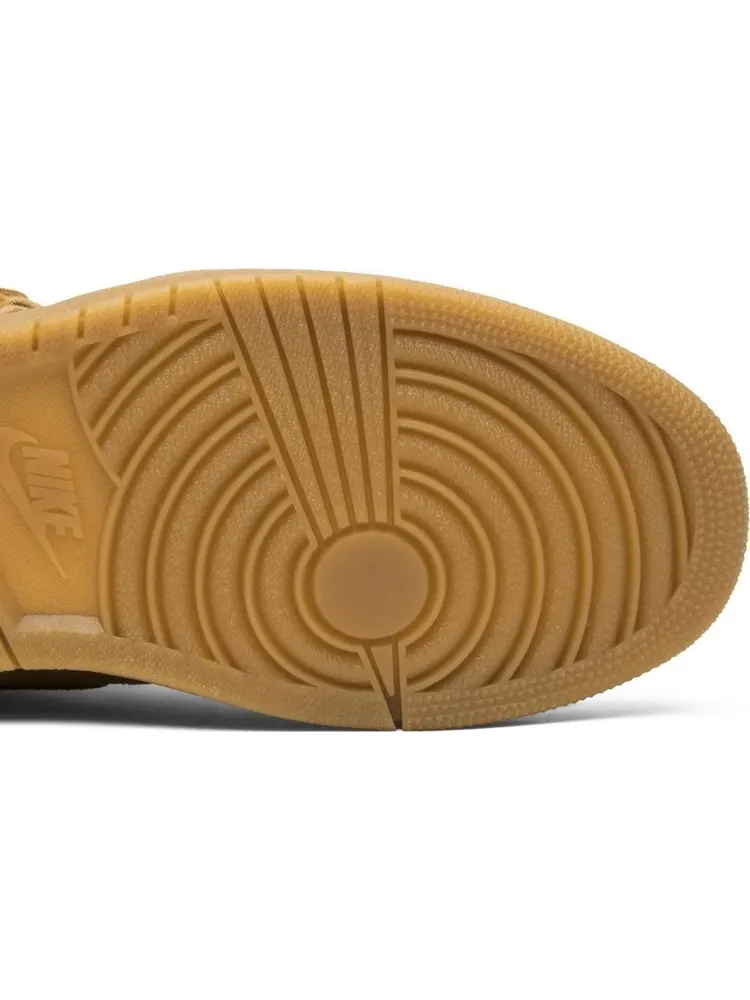 Кроссовки Air Jordan 1 Retro High OG Wheat — изображение 5 из 8, загар