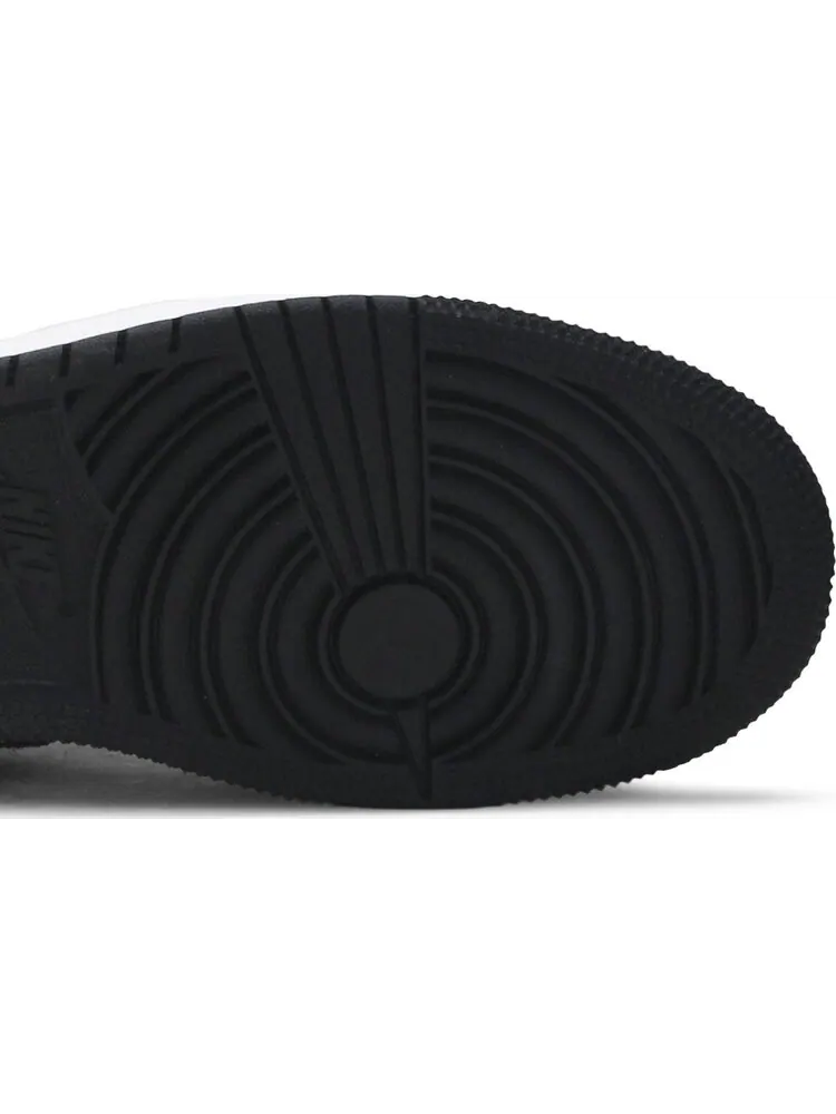 Кроссовки Air Jordan 1 Retro High OG GS Smoke Grey — изображение 5 из 8, серый