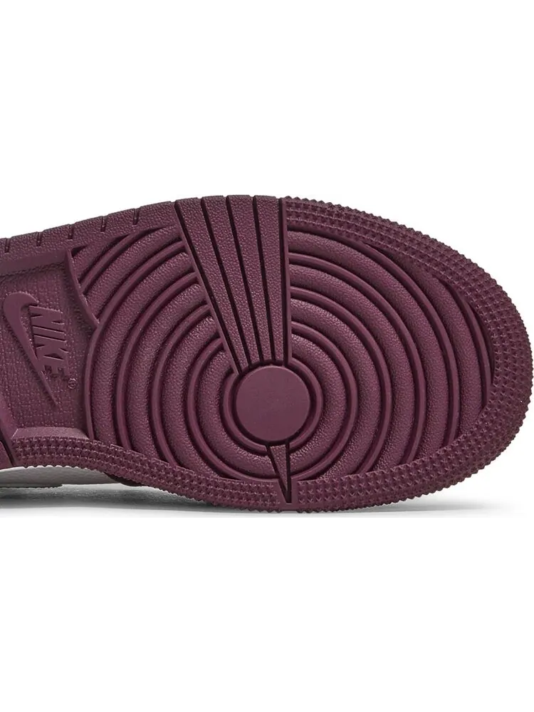 Кроссовки Air Jordan 1 Retro High OG GS Bordeaux — изображение 5 из 8, красный