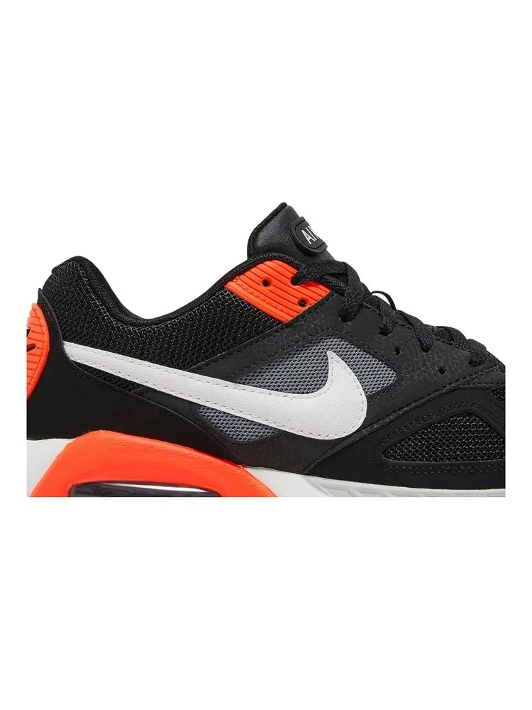 Кроссовки Nike Air Max IVO 'Black Crimson' — изображение 2 из 4, черный