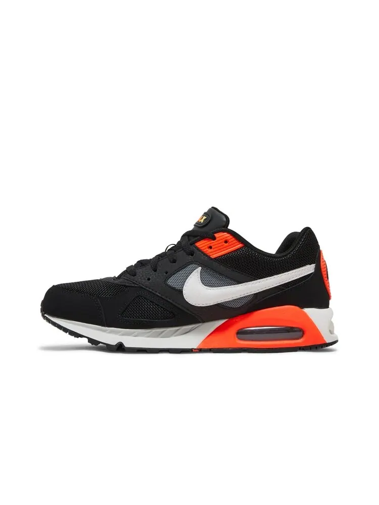 Кроссовки Nike Air Max IVO 'Black Crimson' — изображение 3 из 4, черный