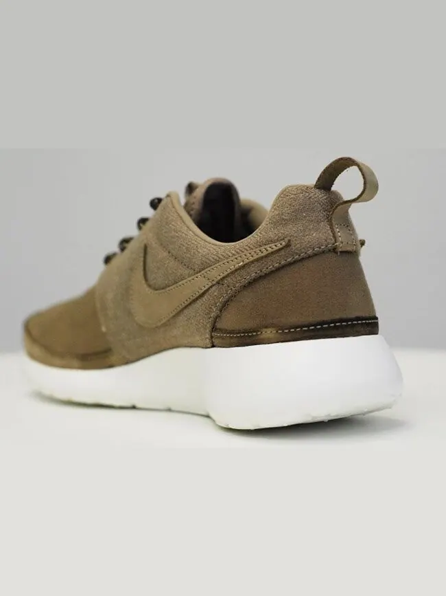 Кроссовки Nike Rosherun Premium Nrg — изображение 3 из 4, загар