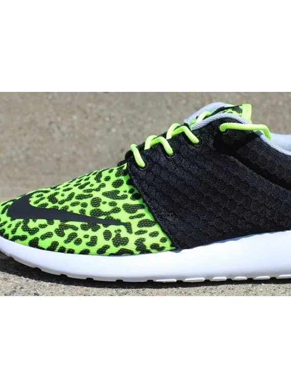 Кроссовки Nike Rosherun FB 'Leopard' — изображение 3 из 4, зеленый