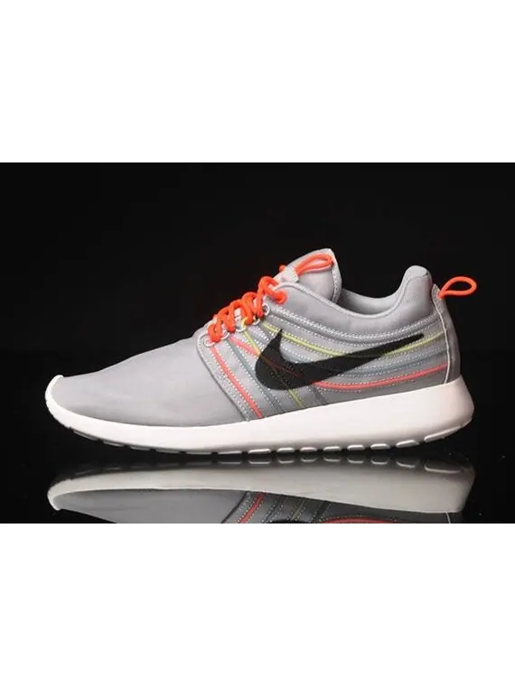 Кроссовки Nike Rosherun DYN FW QS 'Strate Grey' — изображение 2 из 4, серый