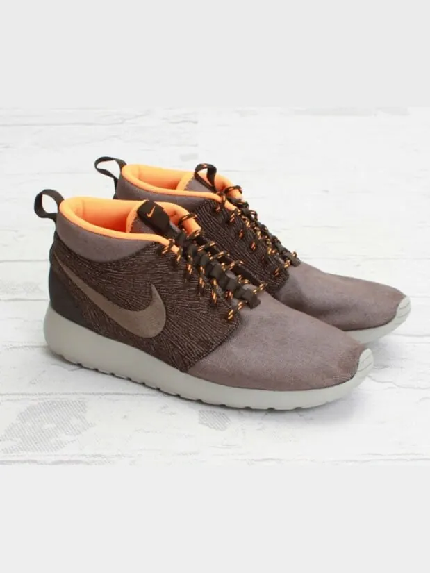 Кроссовки Nike Rosherun Mid Qs 'London' — изображение 2 из 4, коричневый