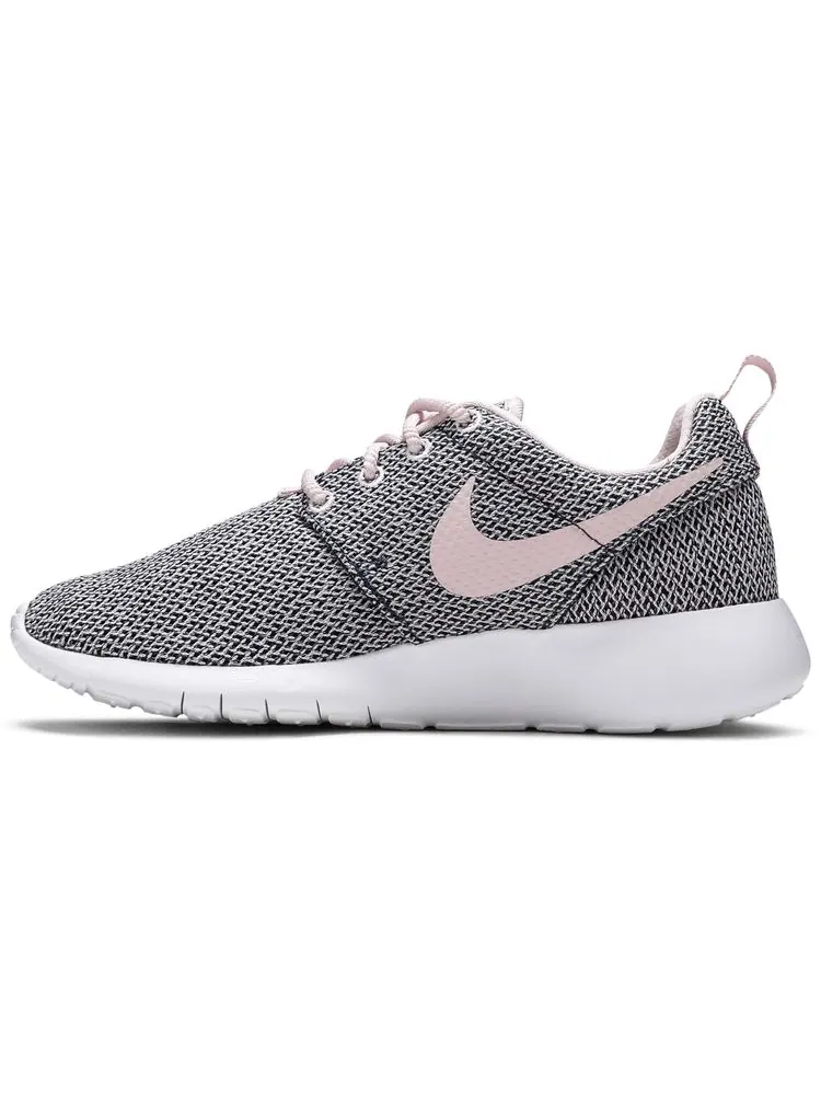 Кроссовки Nike Roshe One GS 'Barely Rose' — изображение 3 из 8, розовый