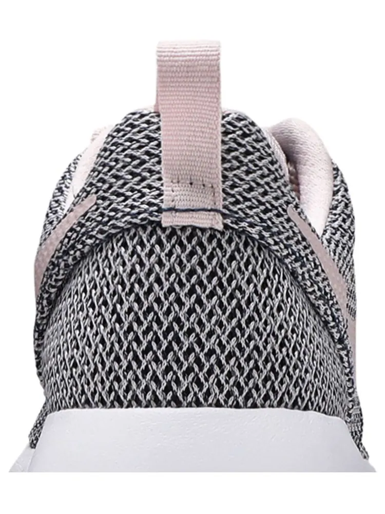 Кроссовки Nike Roshe One GS 'Barely Rose' — изображение 7 из 8, розовый