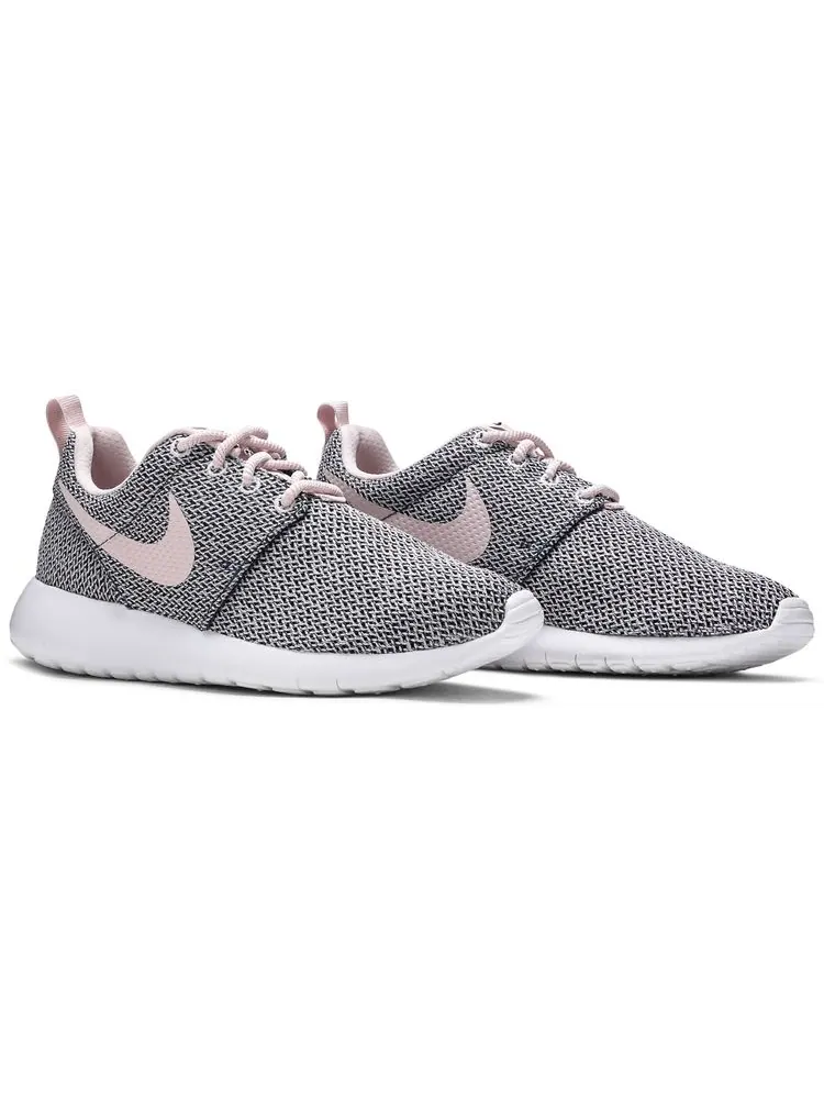 Кроссовки Nike Roshe One GS 'Barely Rose' — изображение 8 из 8, розовый