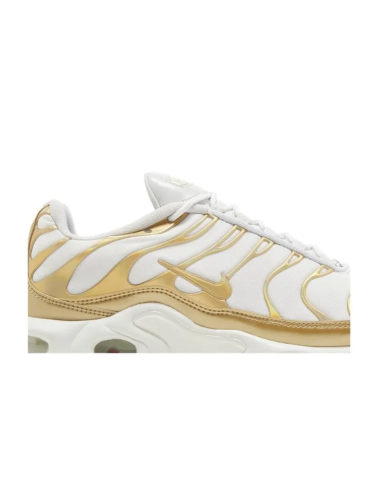 Кроссовки Nike Wmns Air Max Plus 'White Gold' — изображение 2 из 4, белый