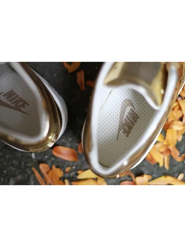 Кроссовки Nike Wmns Air Max 1 Sp 'Liquid Gold' — изображение 3 из 4, золото