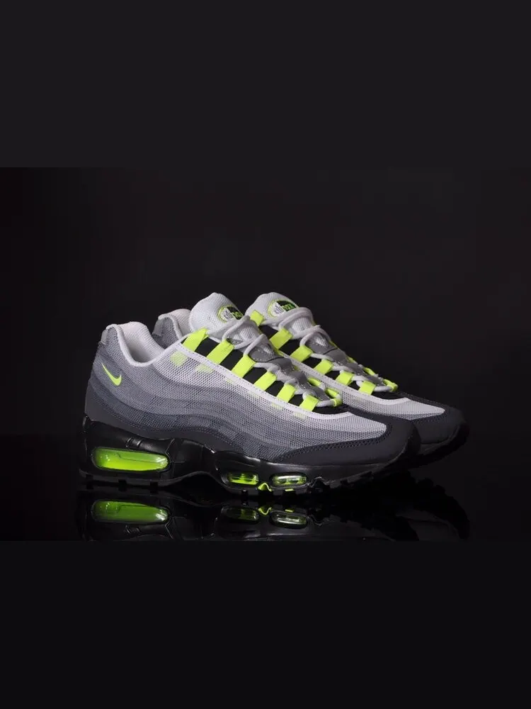 Кроссовки Nike Air Max 95 Prm Tape 'Neon' — изображение 2 из 3, серый