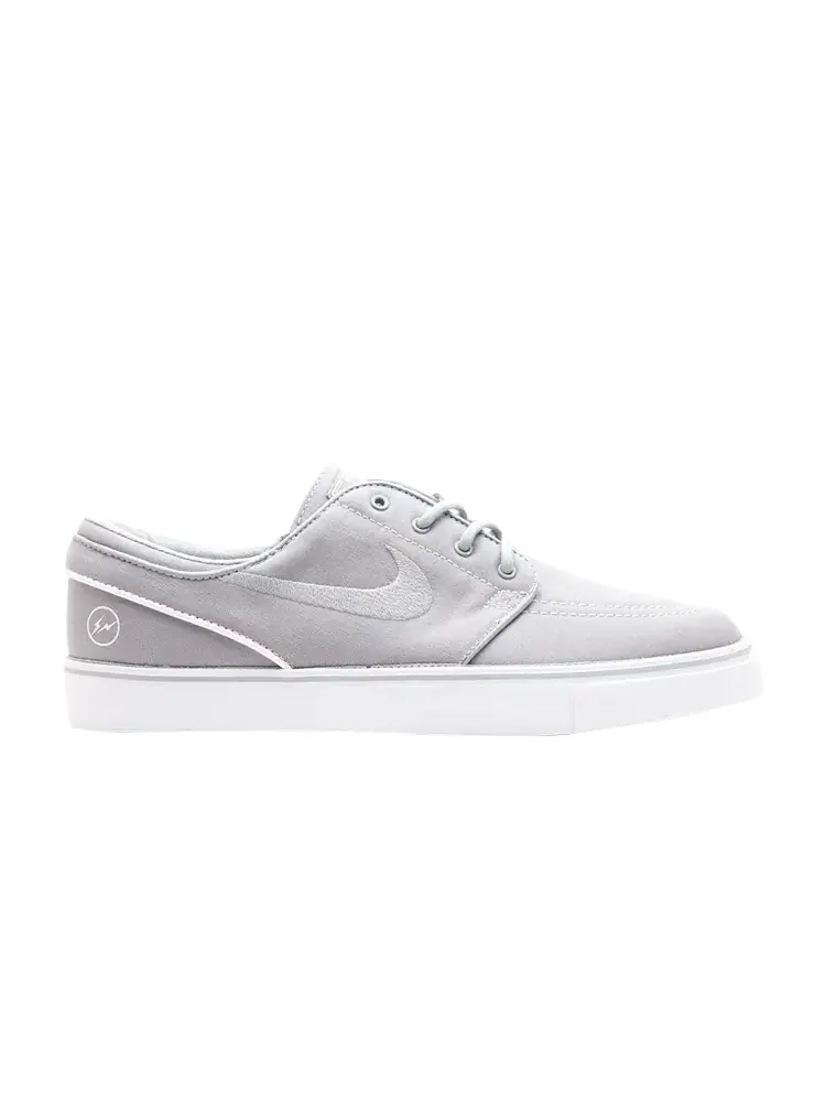 Кроссовки Nike Fragment Design x Stefan Janoski 'Wolf Grey' — изображение 1 из 1, серый