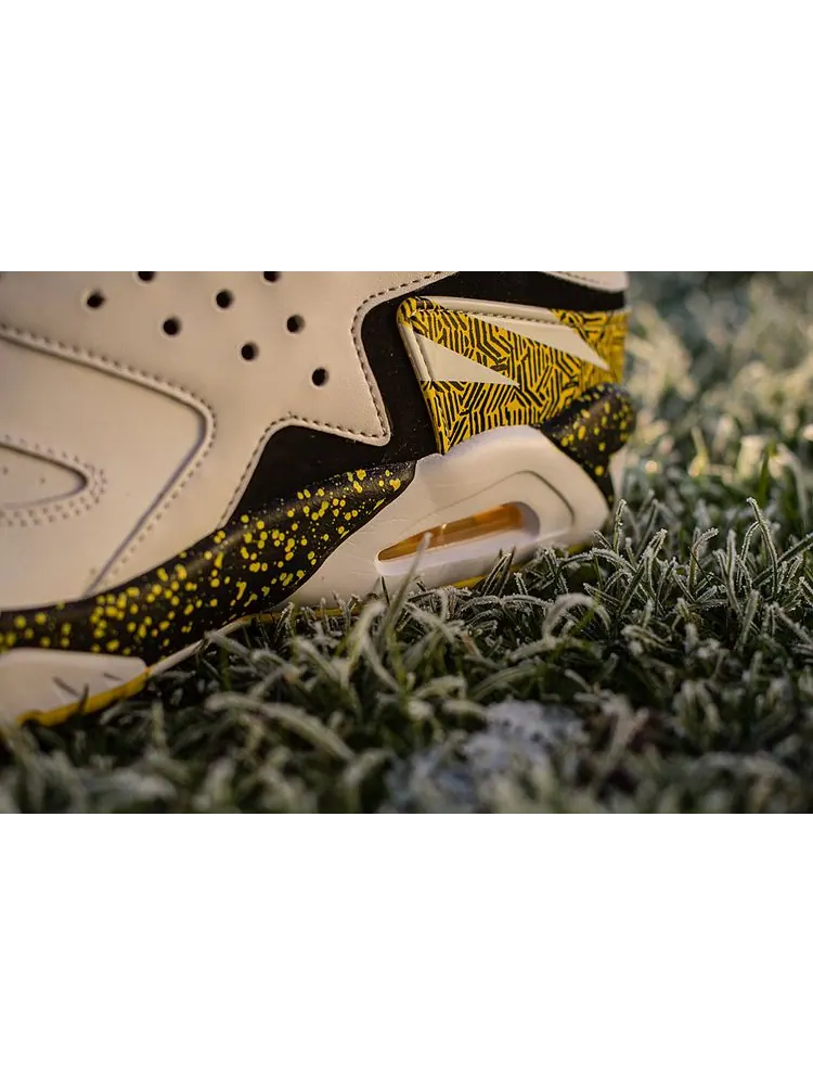 Кроссовки Air Tech Challenge Huarache 'White Tour Yellow' — изображение 3 из 4, белый желтый