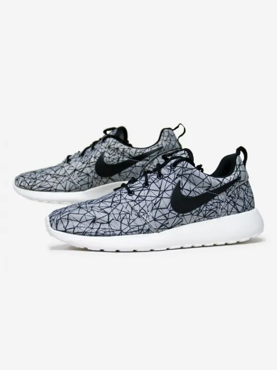 Кроссовки Nike Rosherun GPX PRM 'Geometric' — изображение 2 из 4, белый