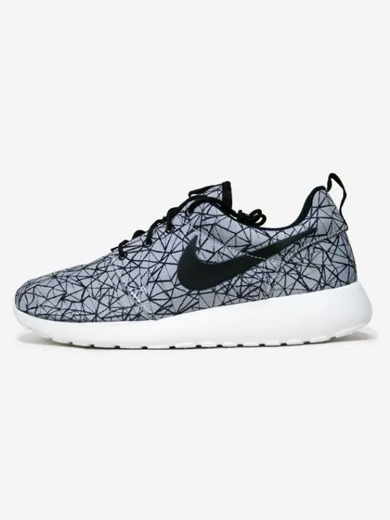 Кроссовки Nike Rosherun GPX PRM 'Geometric' — изображение 3 из 4, белый