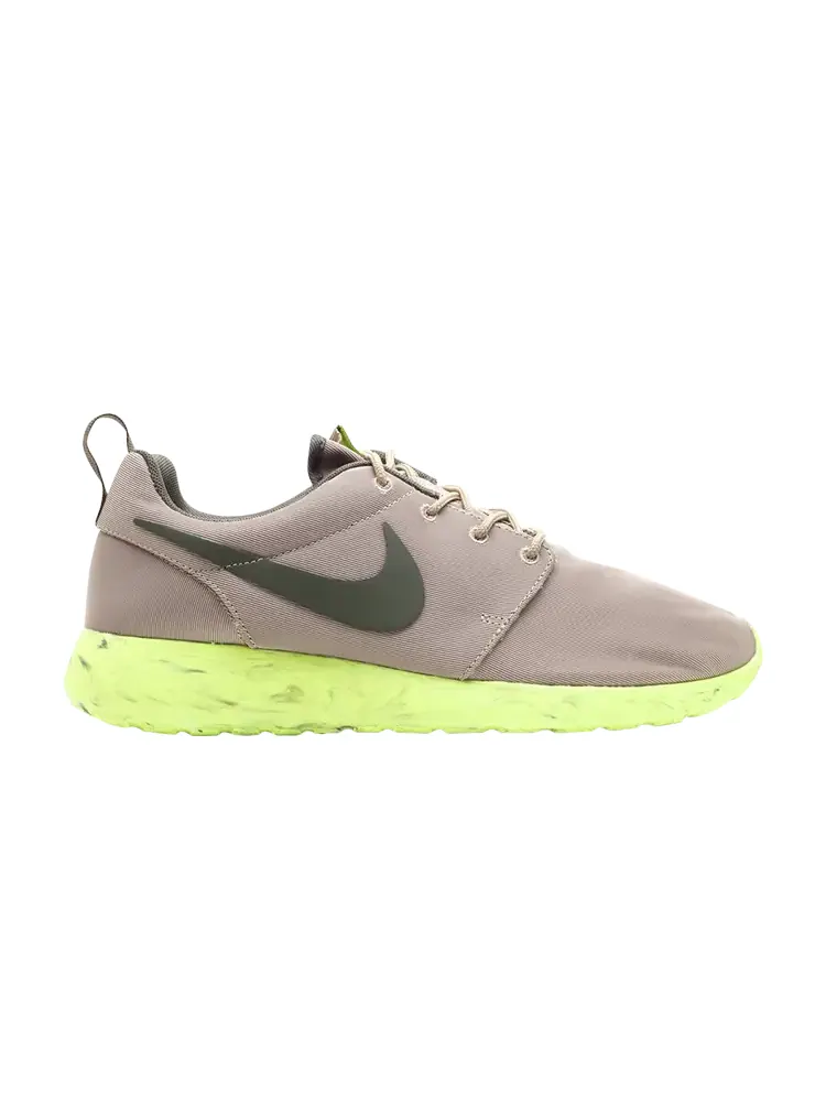 Кроссовки Nike Rosherun Qs — изображение 1 из 1, загар