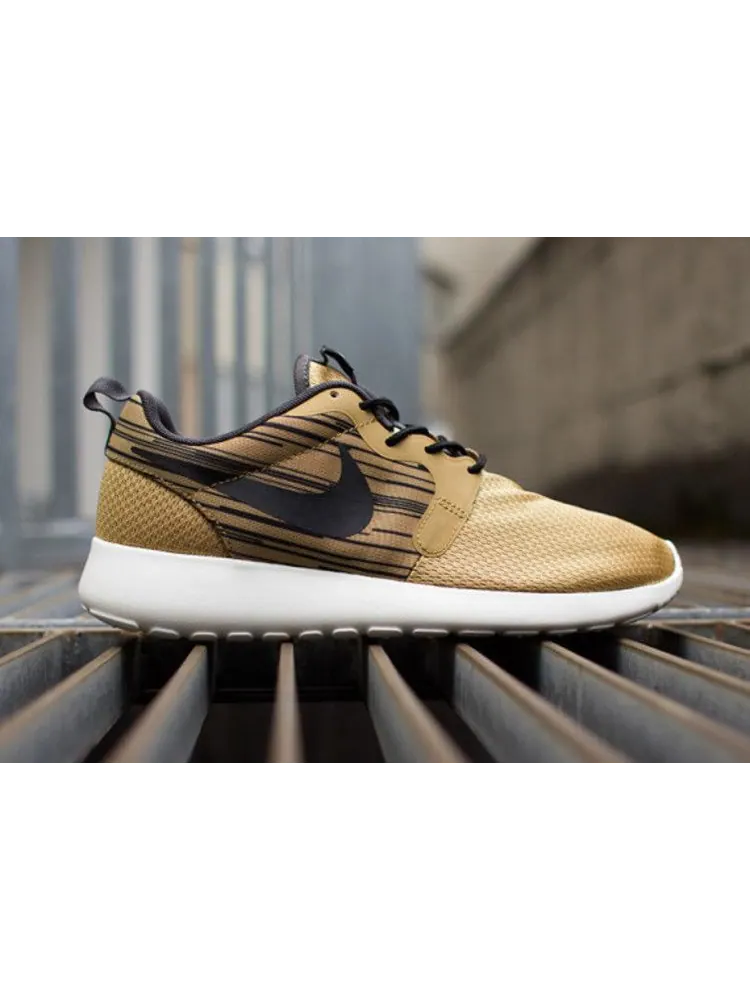 Кроссовки Nike Rosherun Hyperfuse 'Metallic Gold' — изображение 2 из 7