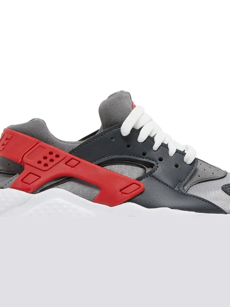 Кроссовки Nike Huarache Run GS 'Dark Smoke Grey University Red' — изображение 2 из 8, серый