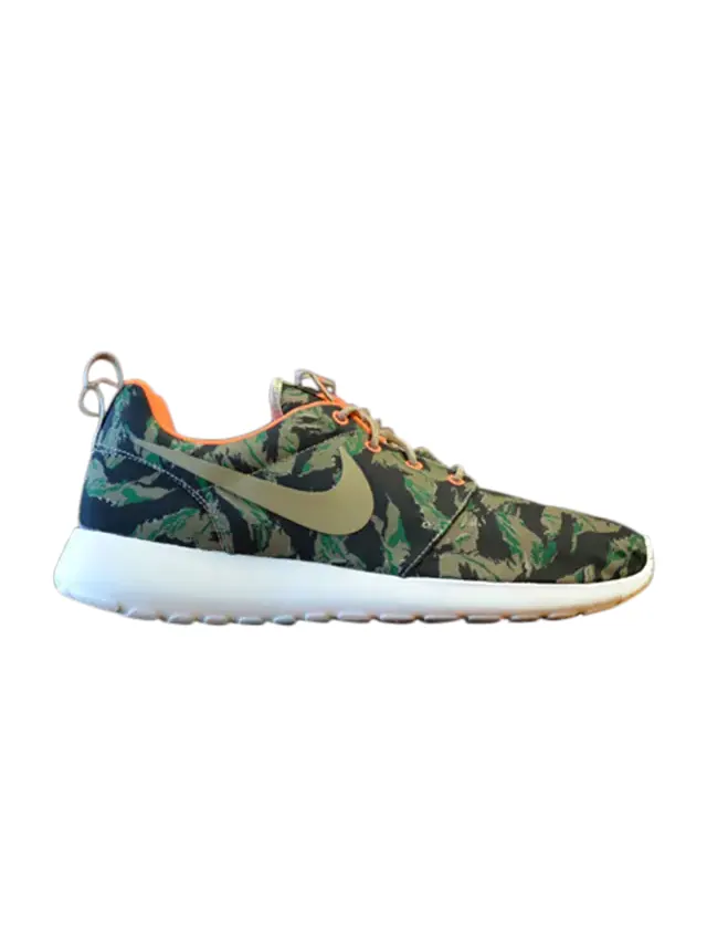 Кроссовки Nike Rosherun Print 'Tiger Camo' — изображение 1 из 4, зеленый