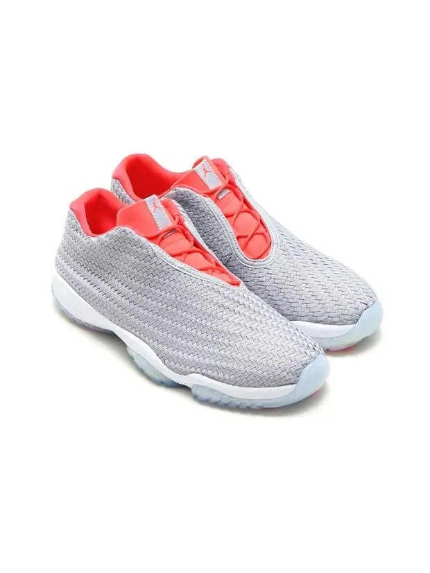 Кроссовки Air Jordan Future Low 'Wolf Grey Infrared' — изображение 2 из 4, серый