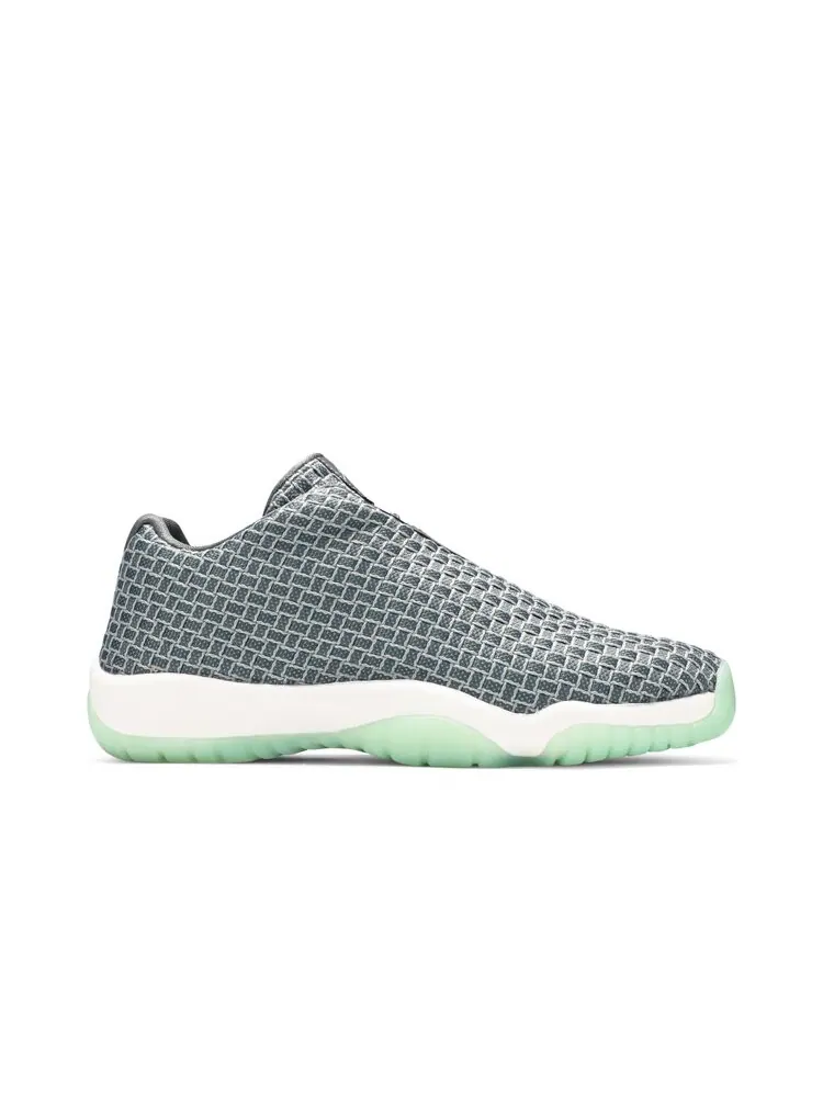Кроссовки Air Jordan Future Low GS 'Wolf Grey' — изображение 1 из 4, серый