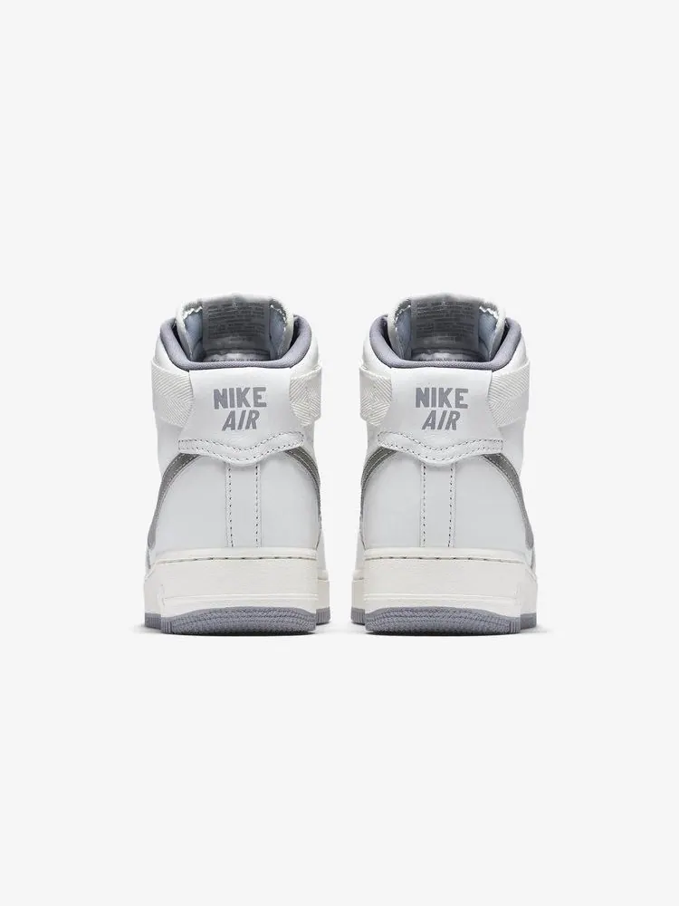 Кроссовки Nike Air Force 1 High Retro QS 'White Silver' — изображение 2 из 7, белый/серый
