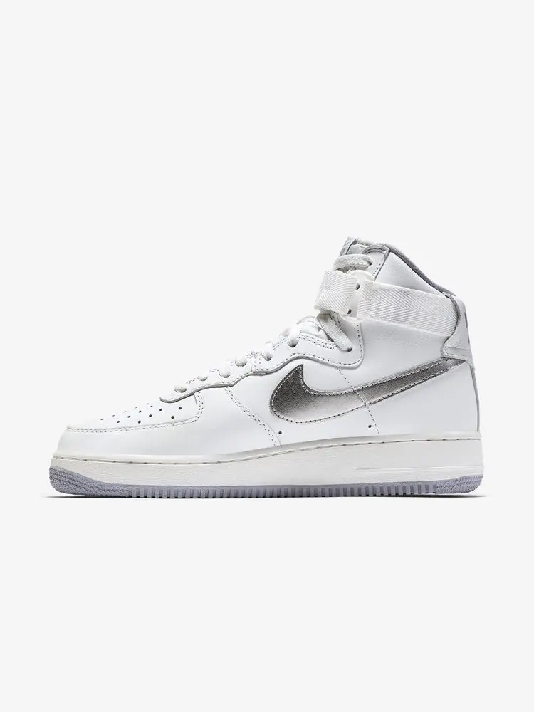Кроссовки Nike Air Force 1 High Retro QS 'White Silver' — изображение 5 из 7, белый/серый
