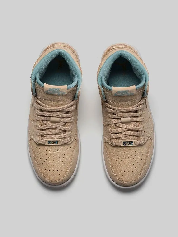 Кроссовки Air Jordan 1 Retro High OG GG Pearl — изображение 4 из 7, загар
