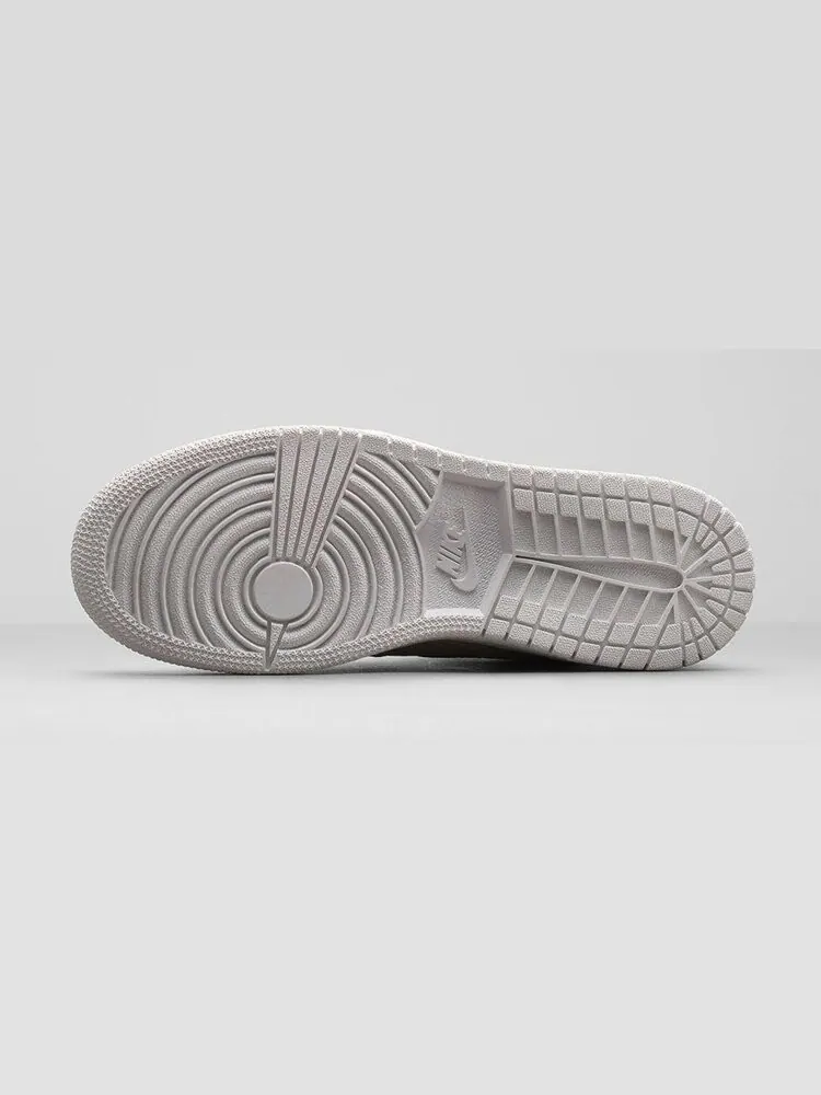 Кроссовки Air Jordan 1 Retro High OG GG Pearl — изображение 7 из 7, загар