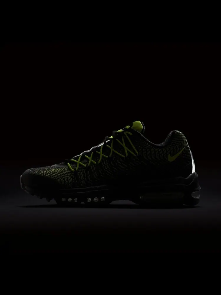 Кроссовки Nike Air Max 95 Ultra Jacquard 'Black Volt' — изображение 2 из 4, черный