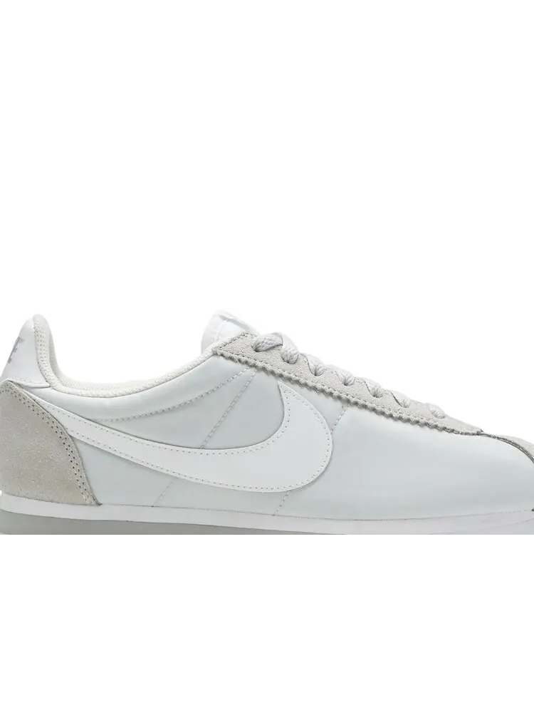 Кроссовки Nike Wmns Classic Cortez Nylon 'Pure Platinum' — изображение 2 из 4, серый
