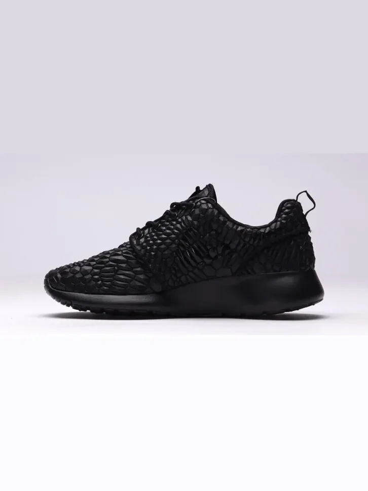 Кроссовки Nike Wmns Roshe One DMB 'Triple Black' — изображение 2 из 4, черный