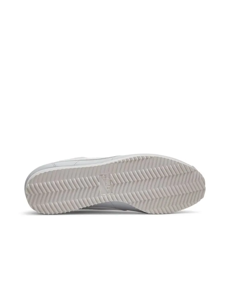 Кроссовки Wmns Classic Cortez Leather 'Football Grey' — изображение 4 из 8, серый
