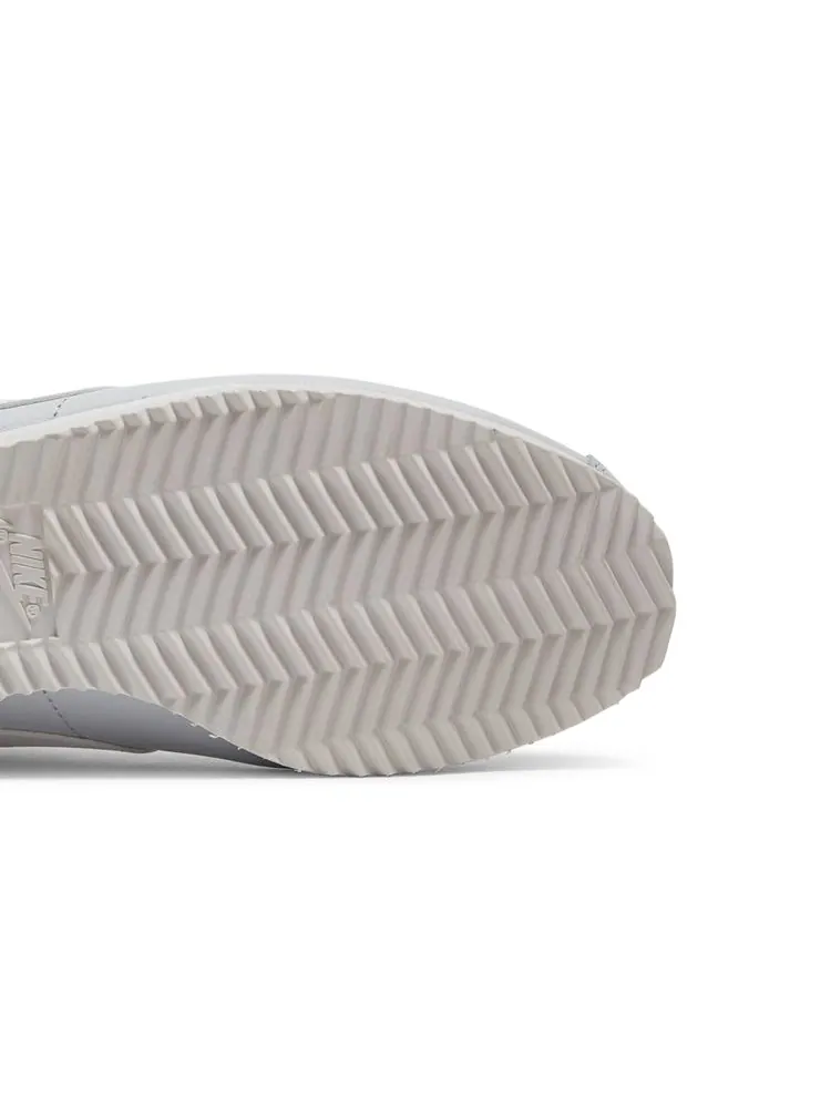 Кроссовки Wmns Classic Cortez Leather 'Football Grey' — изображение 5 из 8, серый