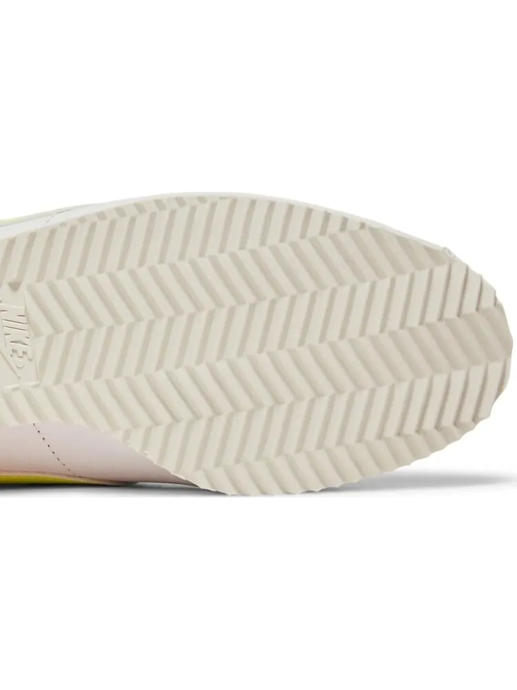 Кроссовки Nike Wmns Classic Cortez Leather 'Volt Flash Crimson' — изображение 5 из 8, белый