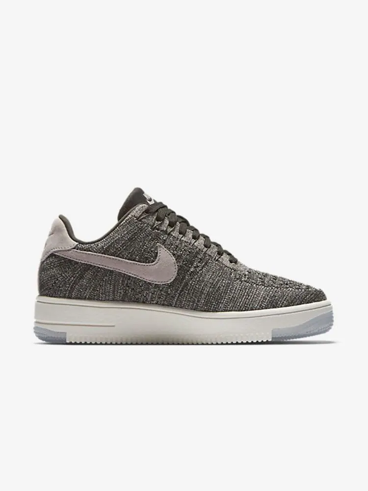 Кроссовки Nike Wmns Air Force 1 Flyknit Low — изображение 3 из 6, серый